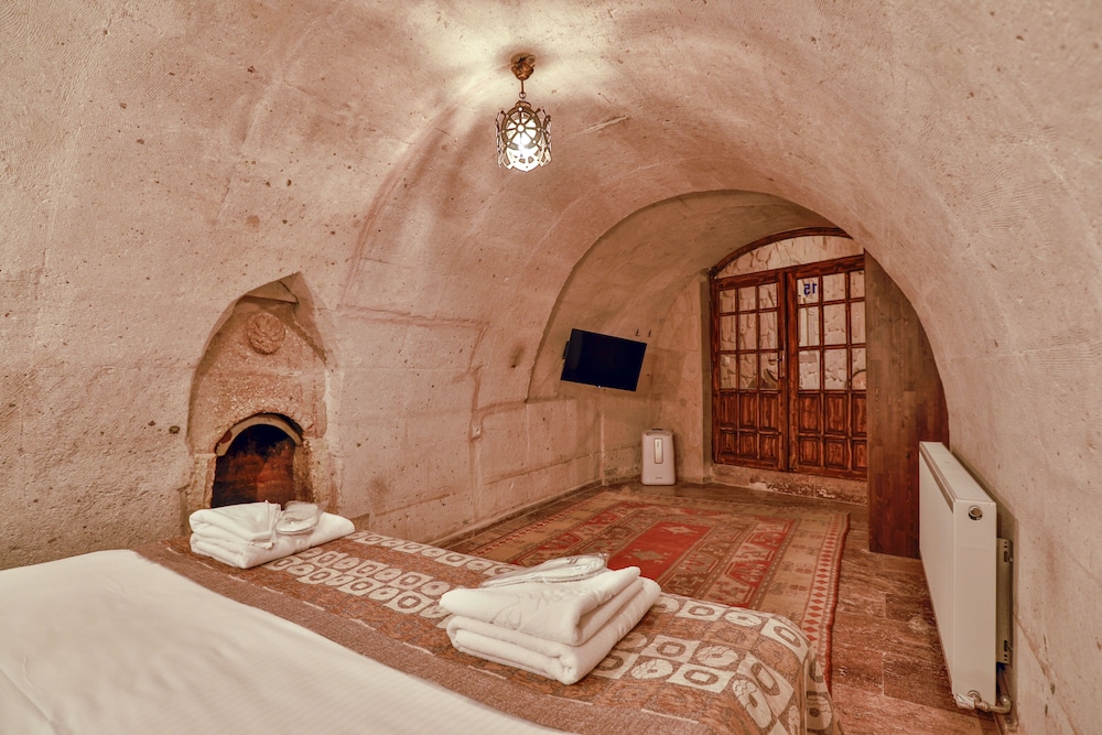 Royal Suite, Jetted Tub (Double) - Photo 8