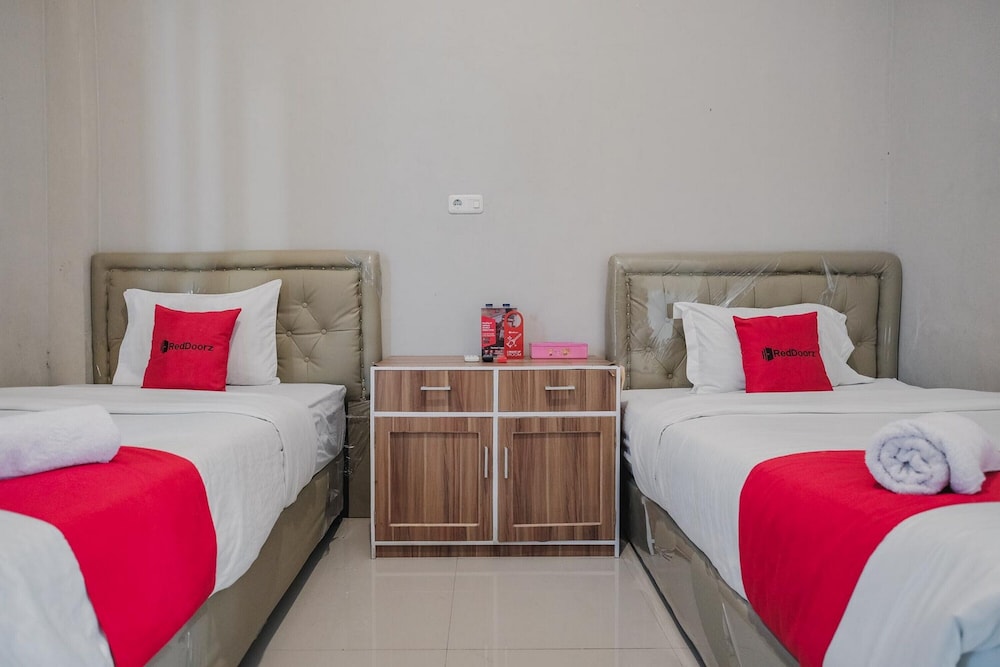 Twin Room (Reddoorz) - Photo 1