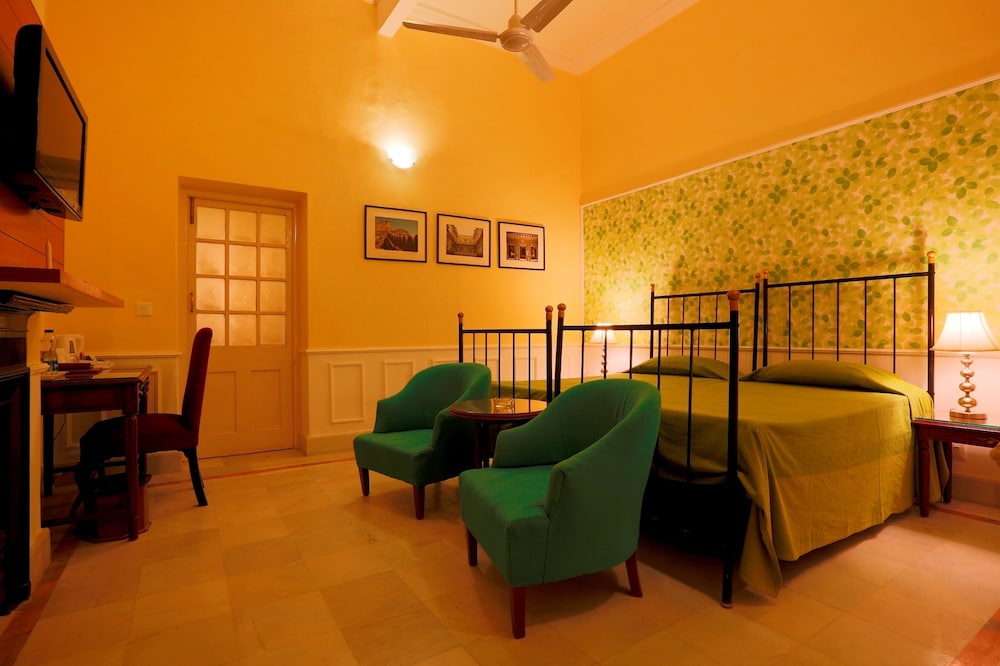 Deluxe Room - Photo 11