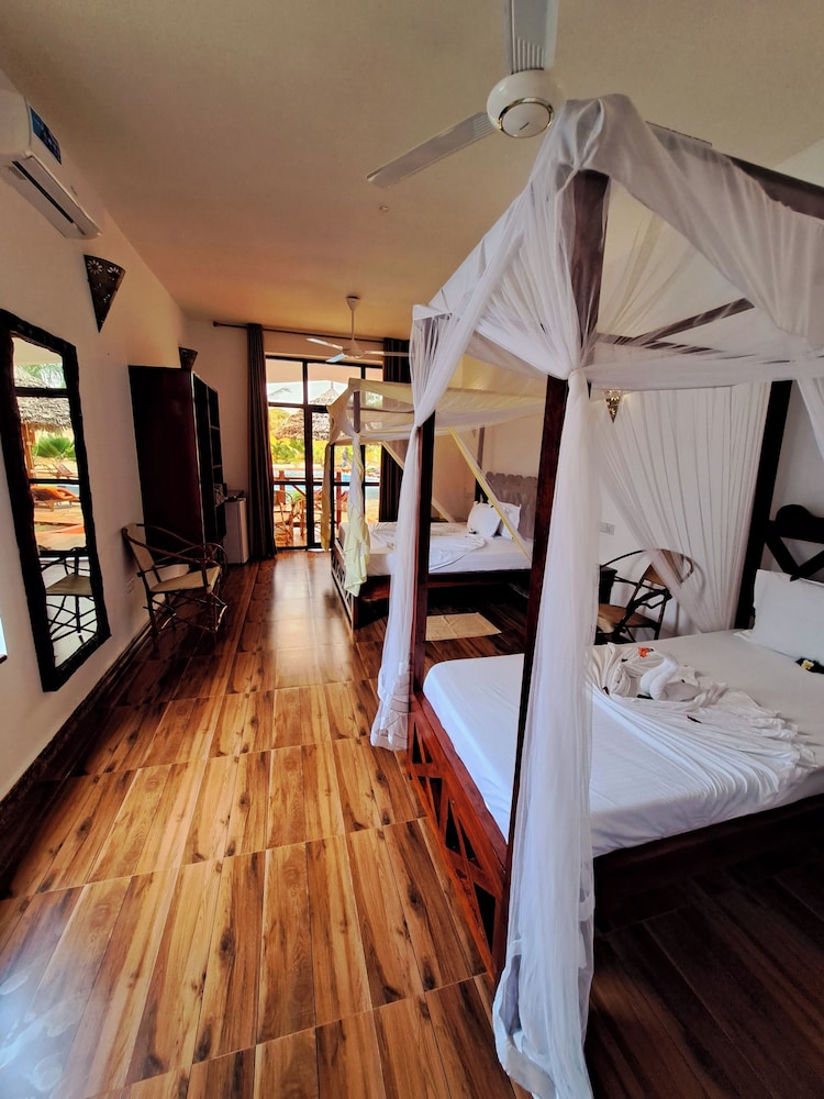 Comfort Triple Room, Pool View