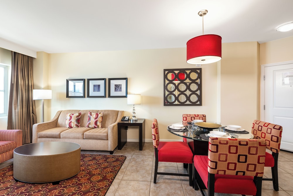 One Bedroom Family Suite, Pool View - Photo 7