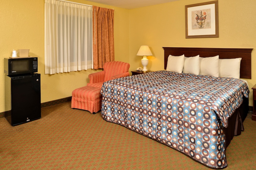 Deluxe Room, 1 King Bed, Smoking - Photo 2