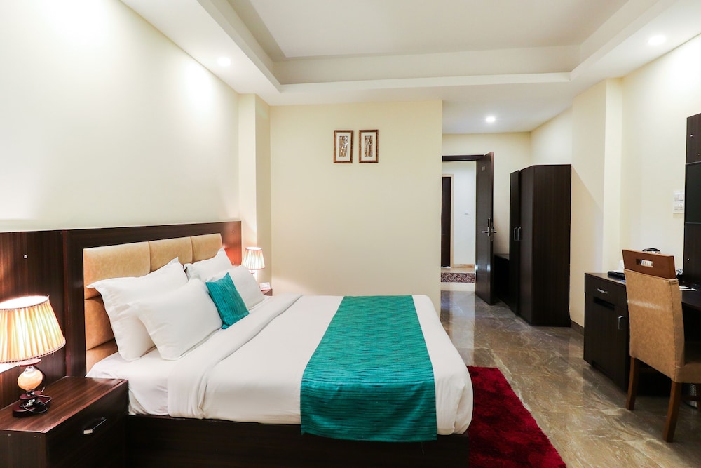 Executive Double Room, 1 King Bed, Non Smoking, Mountain View photo 3
