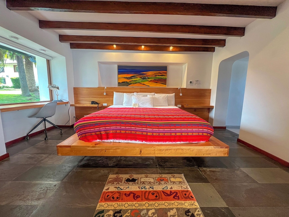 Junior Suite, 1 king bed photo 3