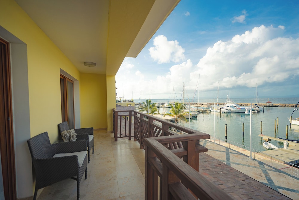 Luxury Suite, 1 Bedroom, Kitchenette, Ocean View thumbnail 6