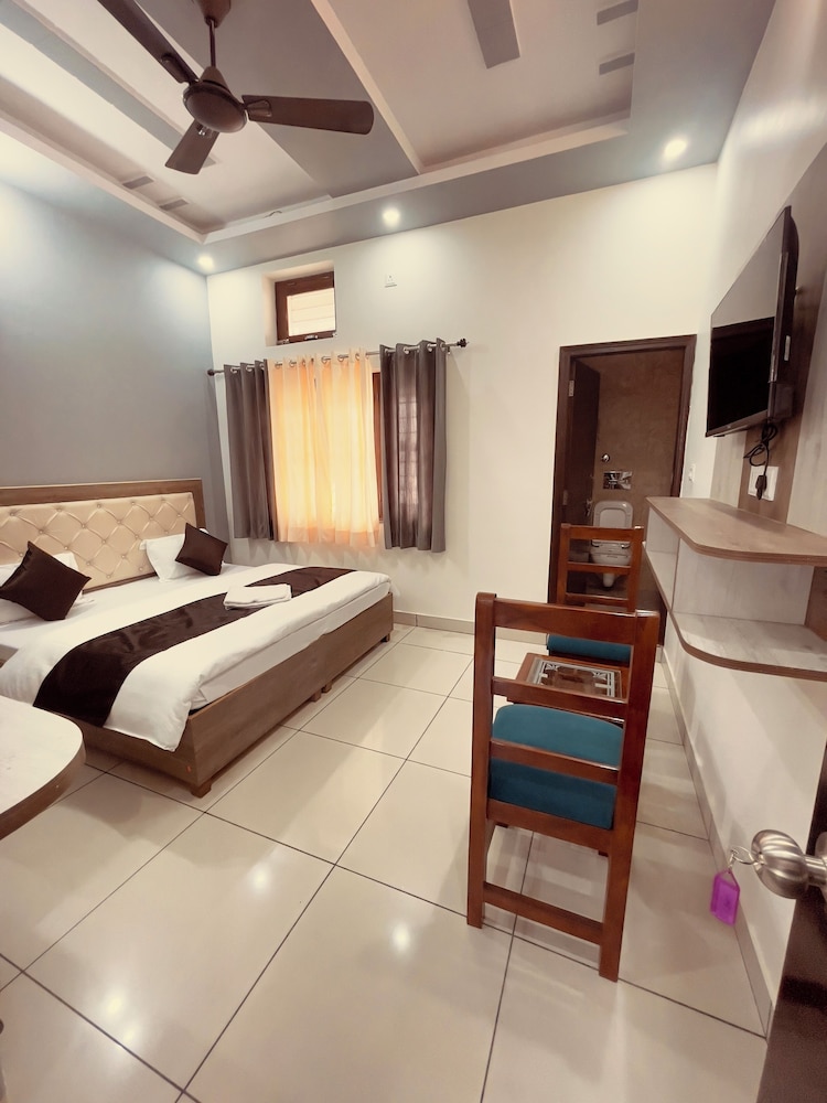 Deluxe Double Room photo 3