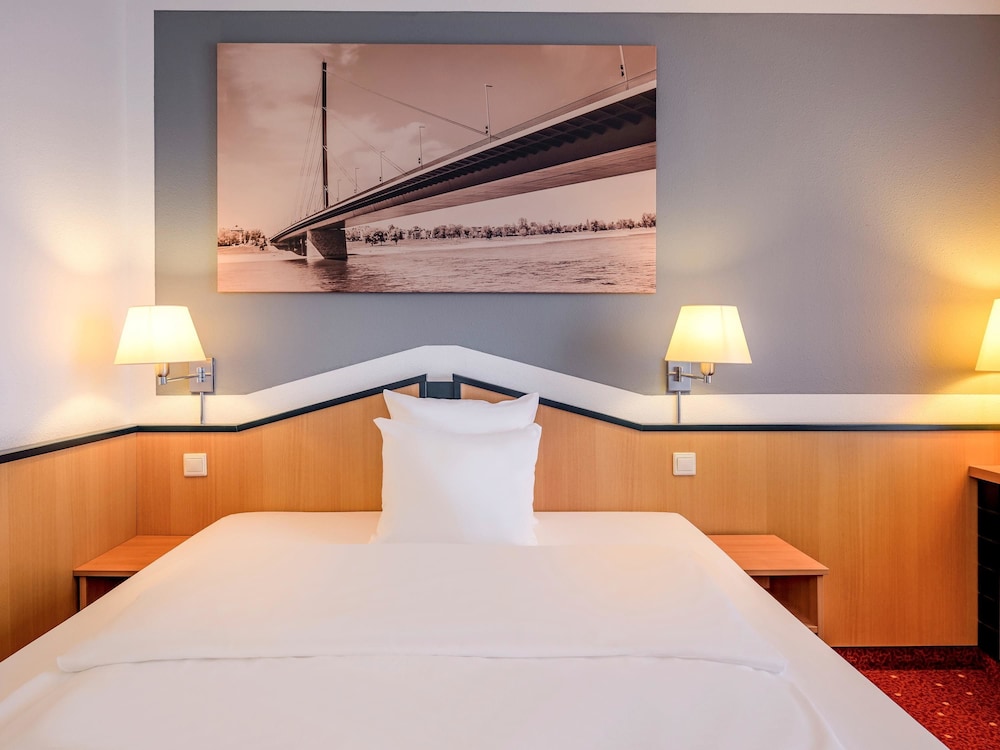 Standard Room, 1 Queen Bed - Photo 1