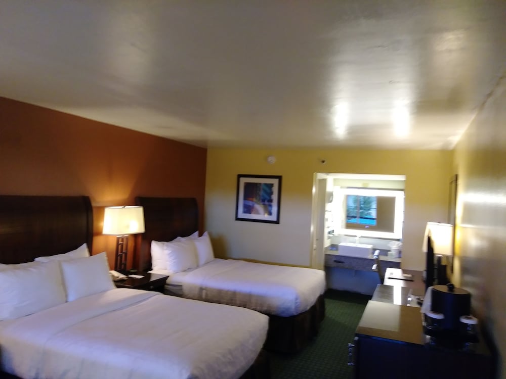 Room, 2 Double Beds, Non Smoking (Efficiency) - Photo 3