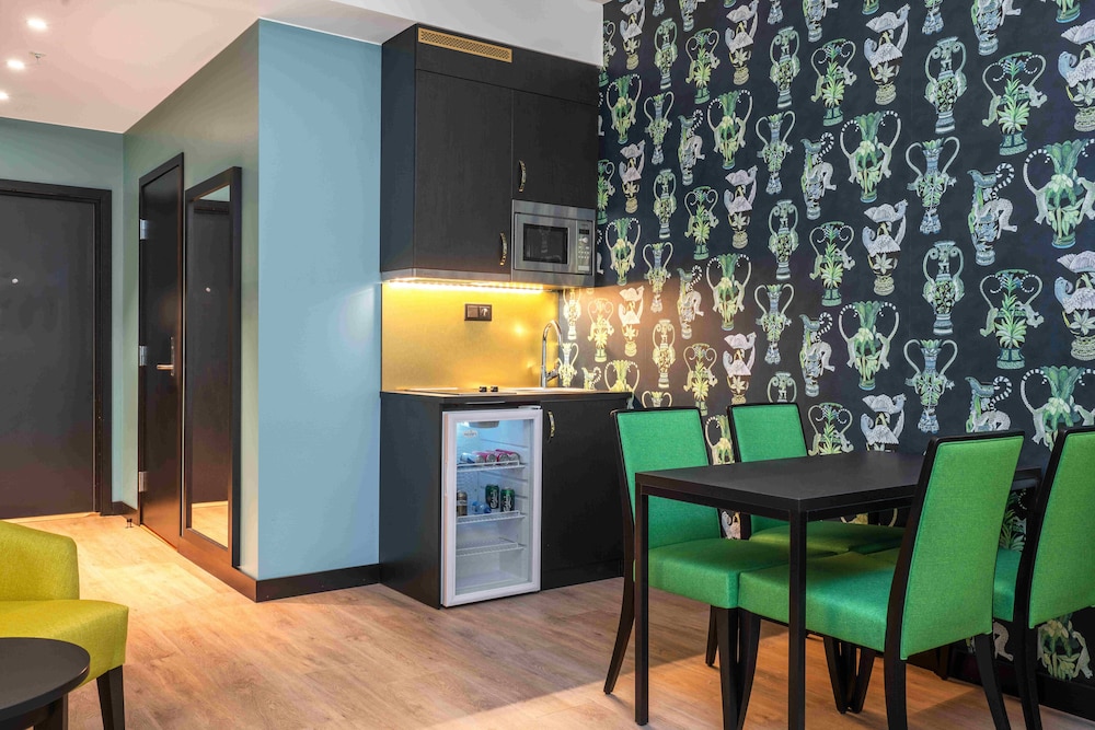 Junior Suite, Non Smoking - Photo 4