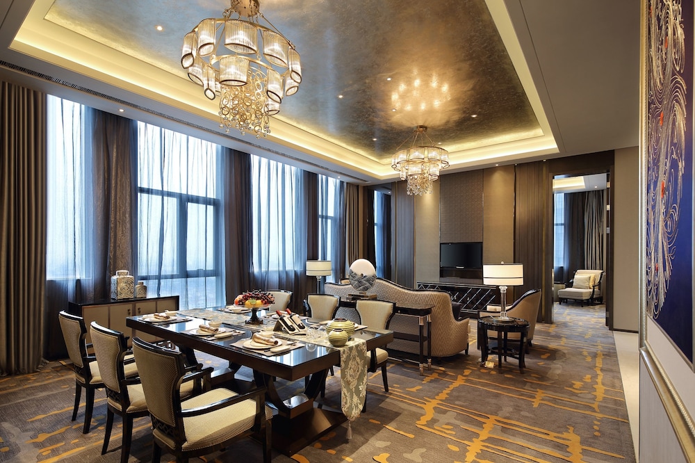 Chairman Suite photo 2