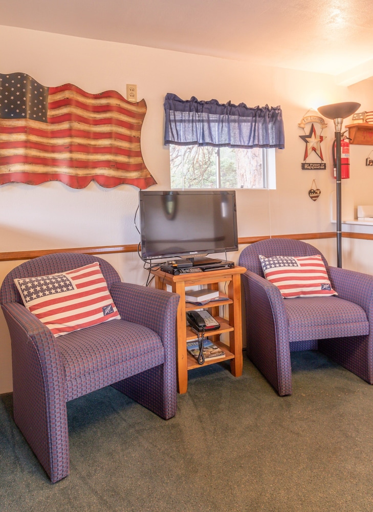 Americana #3 - (Cabin, 2 Adults / 2 Children)