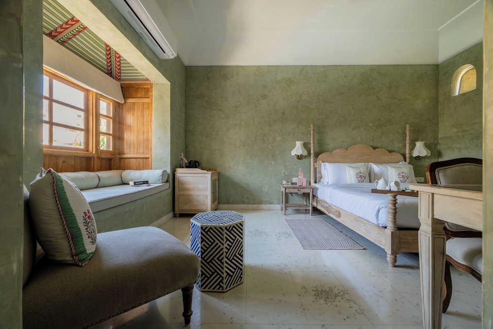 Estate Premier Room