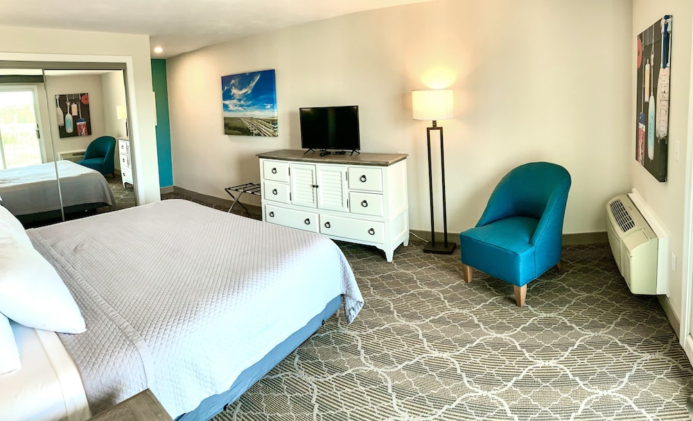 Room, 1 Bedroom, 2 Bathrooms photo 3