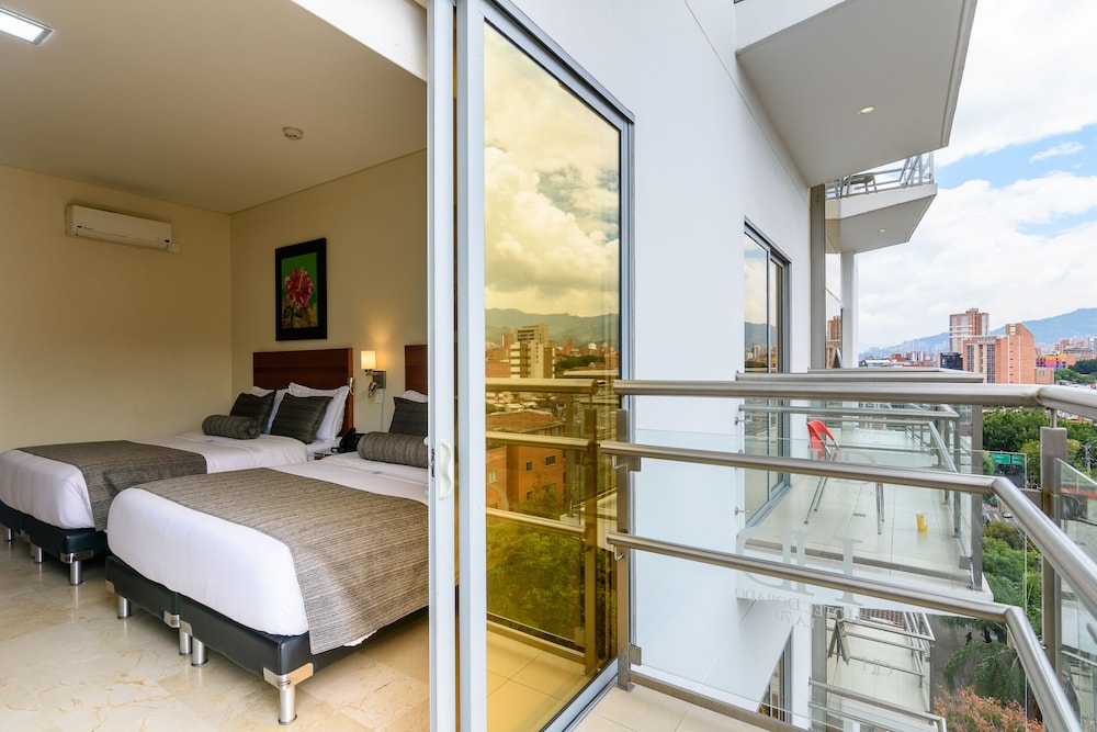 Deluxe Room, 2 Queen Beds, Balcony