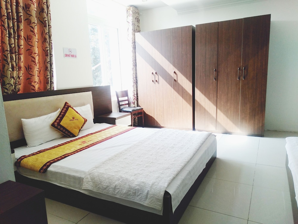 City Room photo 3