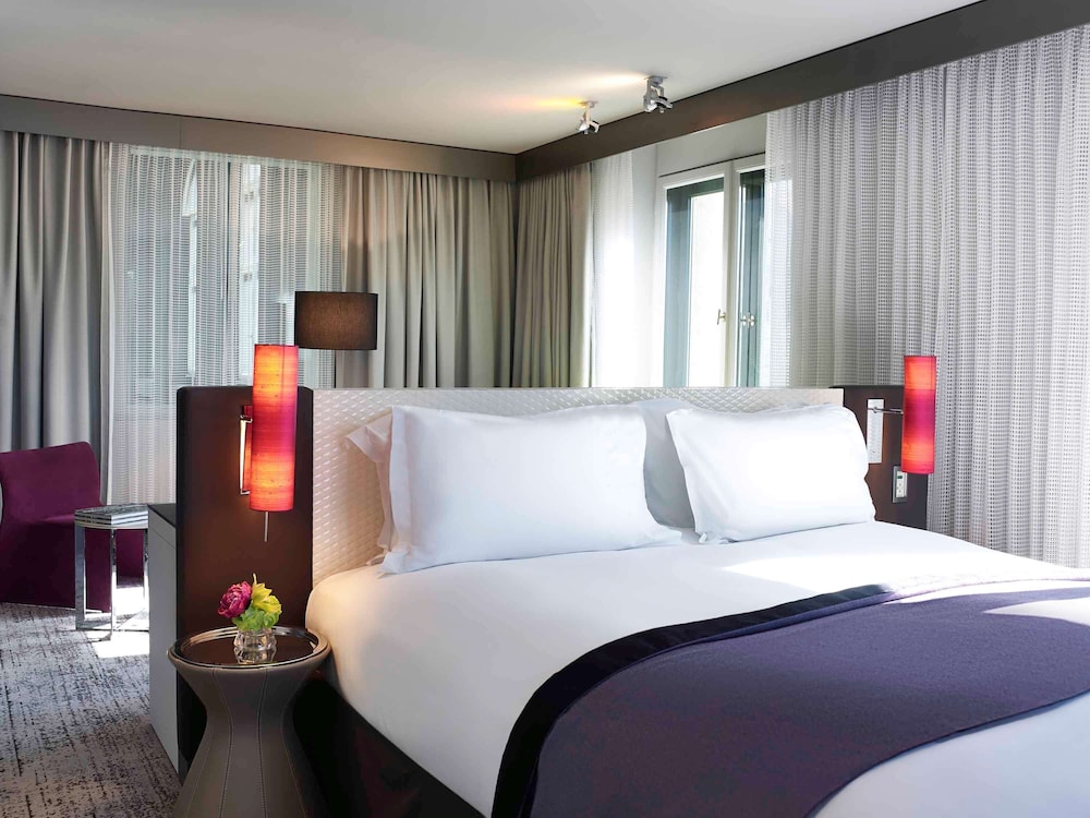 Junior Suite, 1 Queen Bed, Corner (Executive) thumbnail 6