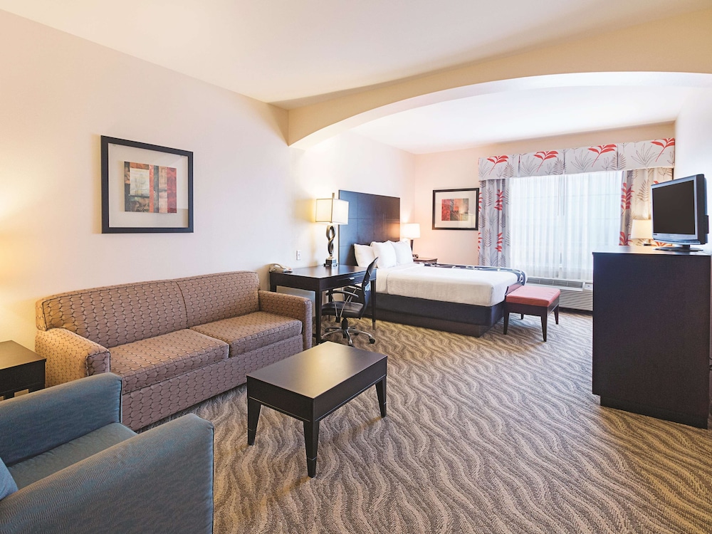 Junior Suite, 1 King Bed, Non Smoking - Photo 1