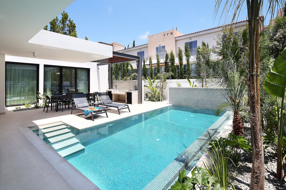 Deluxe Bungalow, Private Heated Pool