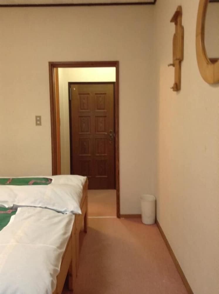 Standard Room With Extra Bed, Private Bathroom And Shared Toilet photo 3