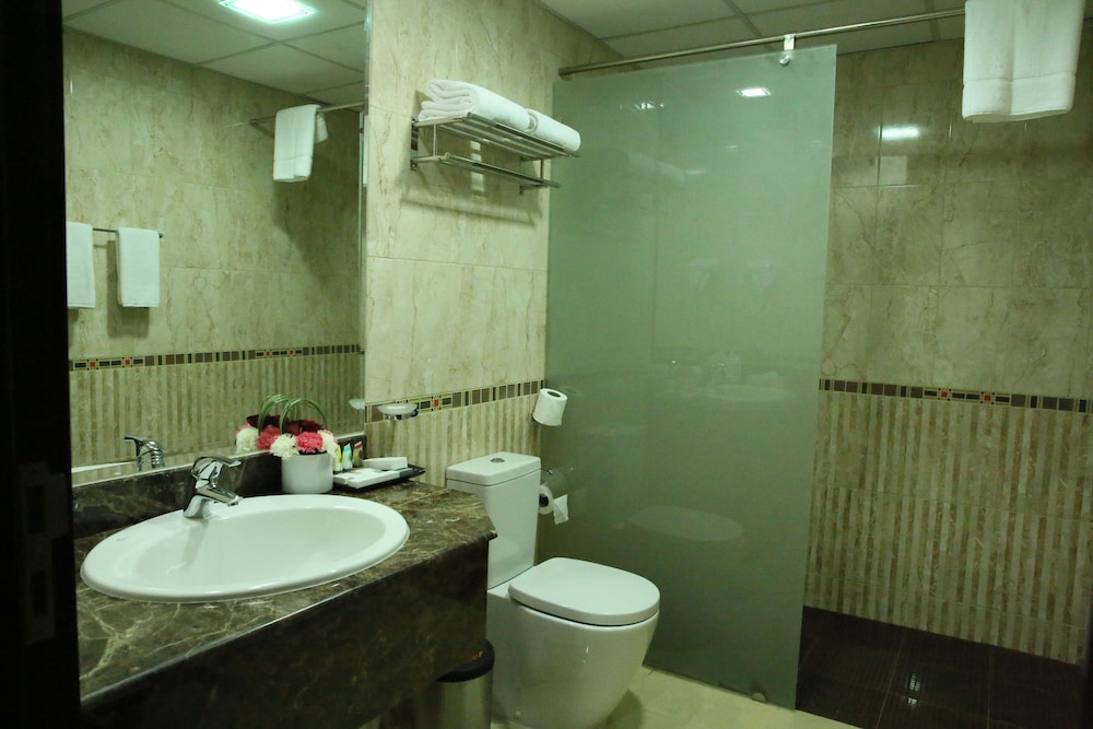 Executive Suite, 3 Twin Beds photo 2