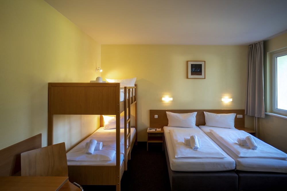 Quadruple Room - Photo 15