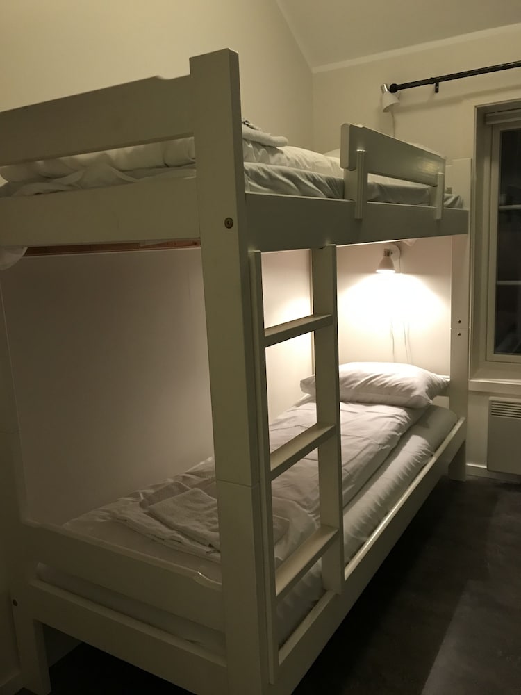 Economy Twin Room photo 2
