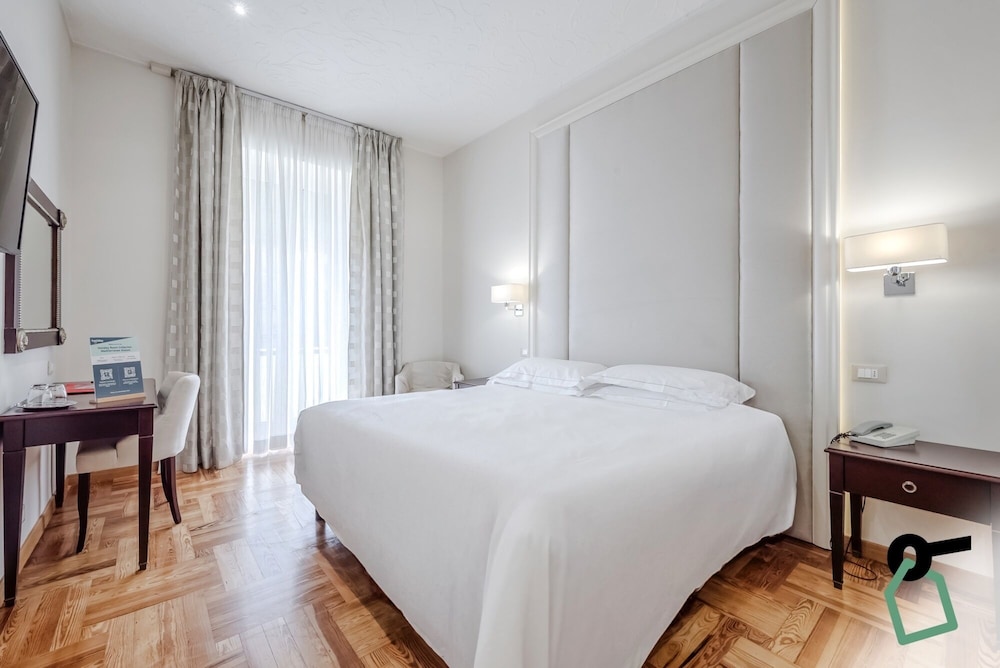 Comfort Double Room, 1 Double Bed, Private Bathroom, Partial Sea View