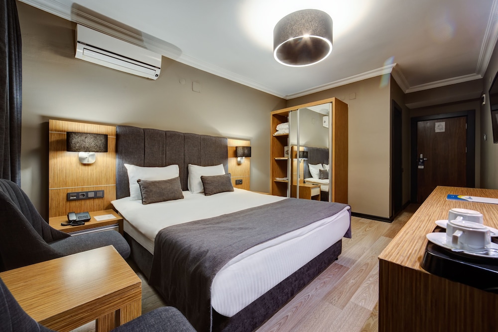 Standard Double or Twin Room photo 1