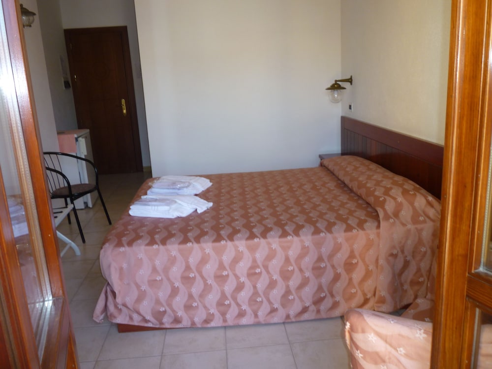 Double or twin room on the ground floor photo 1
