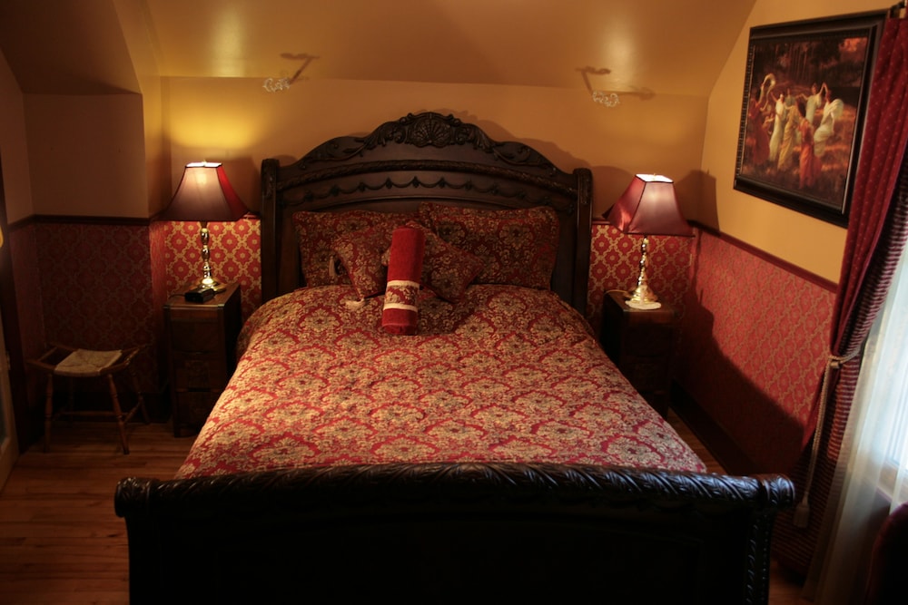 Superior Studio Suite, 1 Queen Bed, Jetted Tub (Sherazade) photo 2