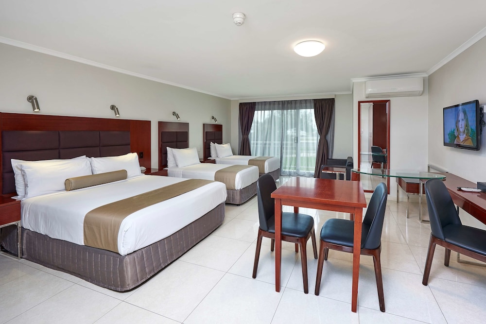 Deluxe Room, Multiple Beds, Non Smoking, Balcony photo 2