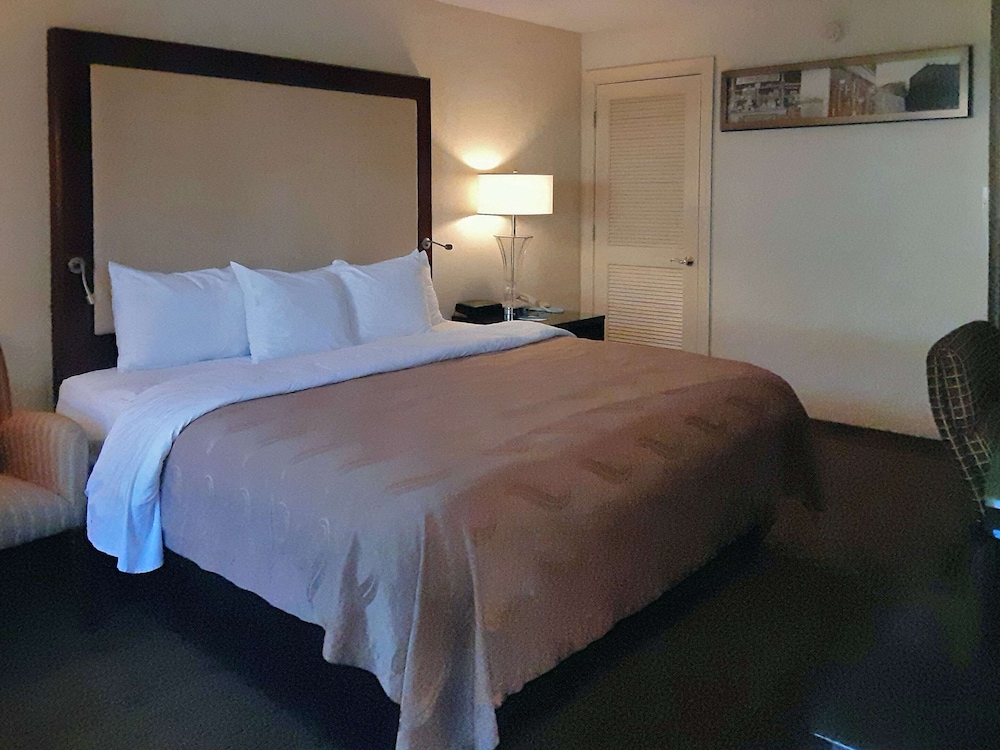 Room, 1 Queen Bed, Accessible, Smoking photo 2