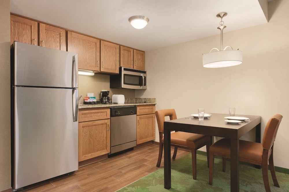 Suite, 2 Queen Beds, Accessible (Mobility & Hearing, Roll-in Shower) - Photo 4