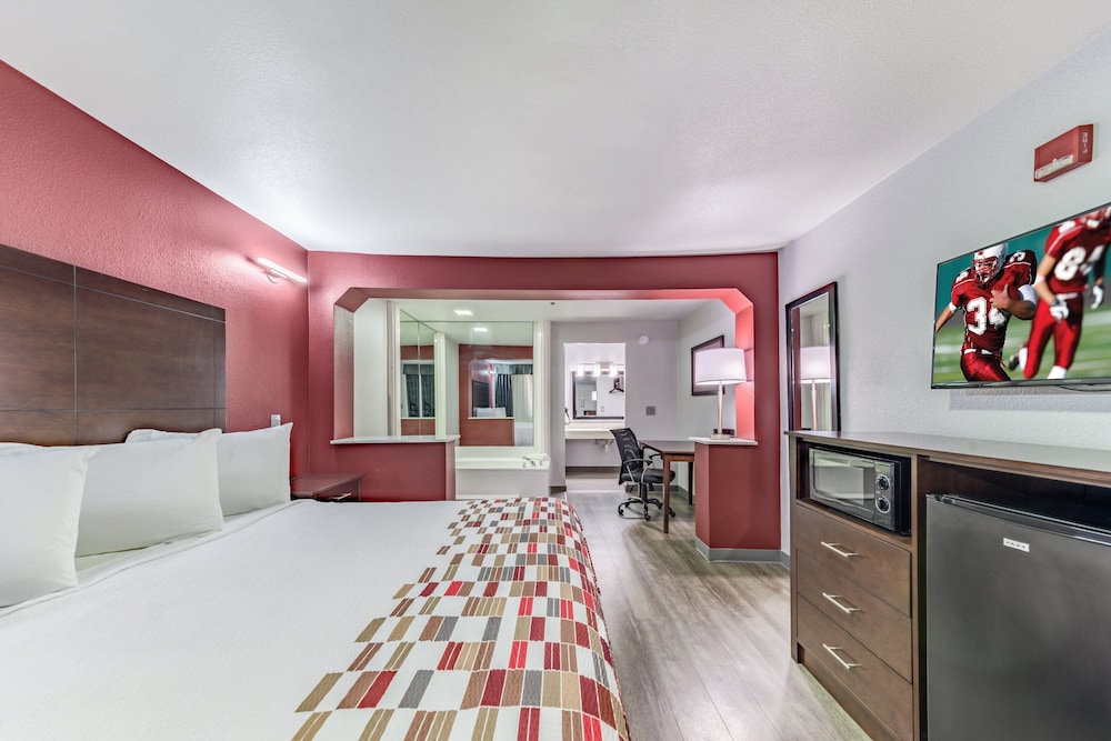 Superior Room, 1 King Bed, Jetted Tub (Smoke Free) - Photo 1
