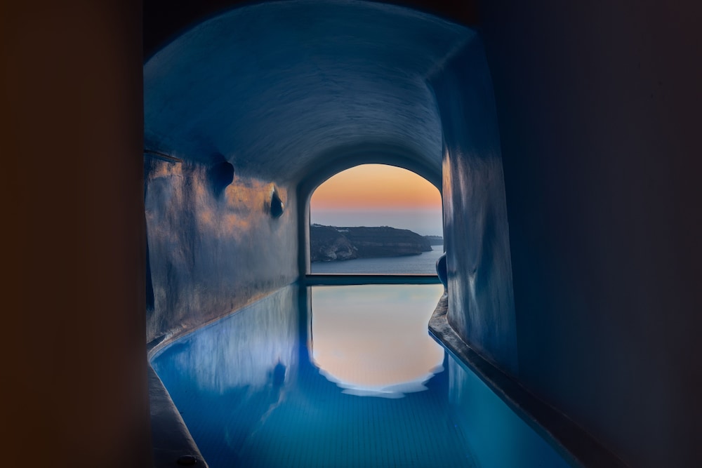 Athermi Cave Villa - Indoor Pool & Sunset View - Photo 4