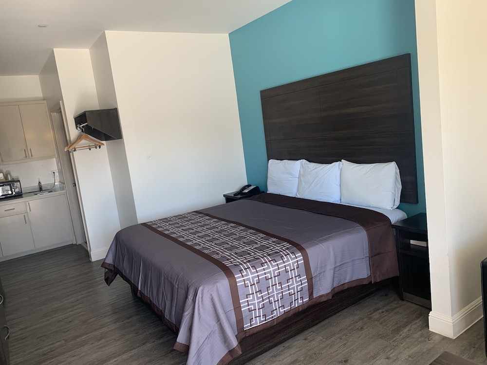 Deluxe Single Room, 1 King Bed, Non Smoking