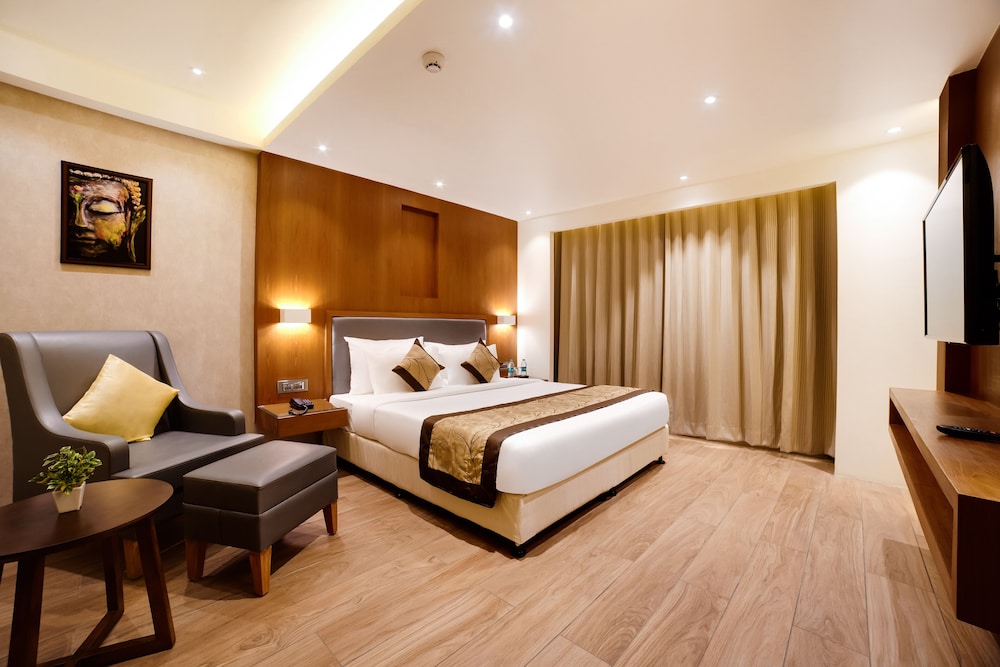 Hazel Suite - Photo 1