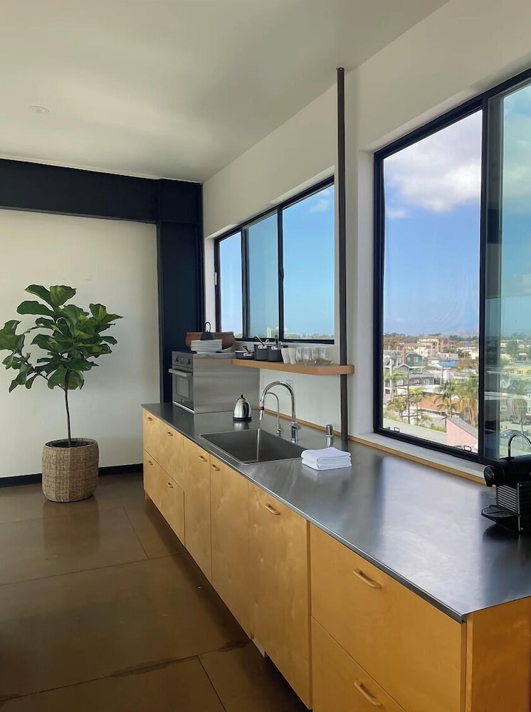 Panoramic Room - Photo 5