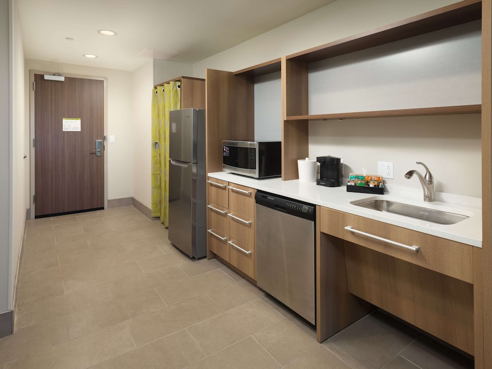 Studio, 1 Queen Bed, Accessible, Bathtub (Mobility & Hearing) - Photo 1