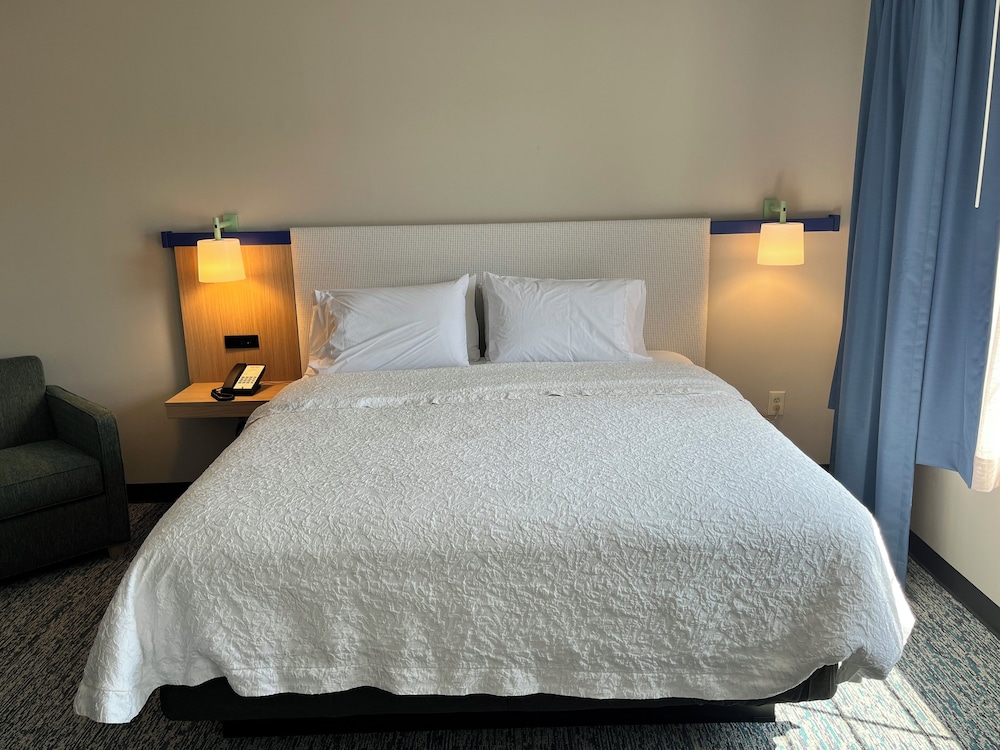 Suite, 1 King Bed - Photo 3