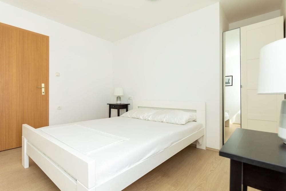 Apartment (Krk - With Private Pool - H(6+2)) photo 3