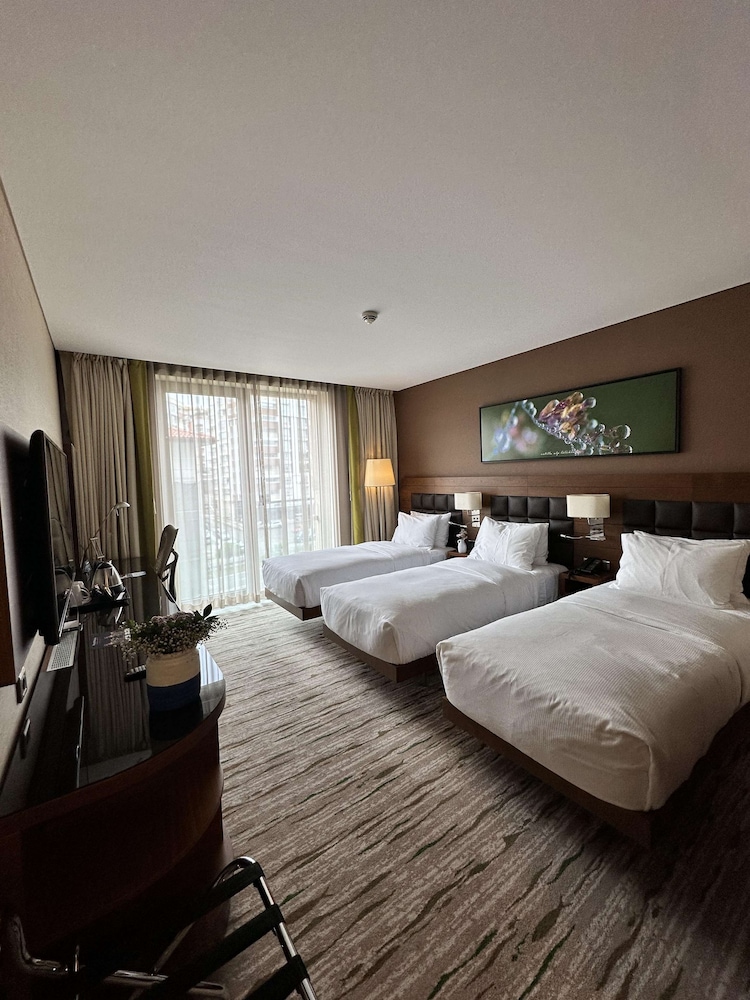 Triple Room, 3 Twin Beds, City View