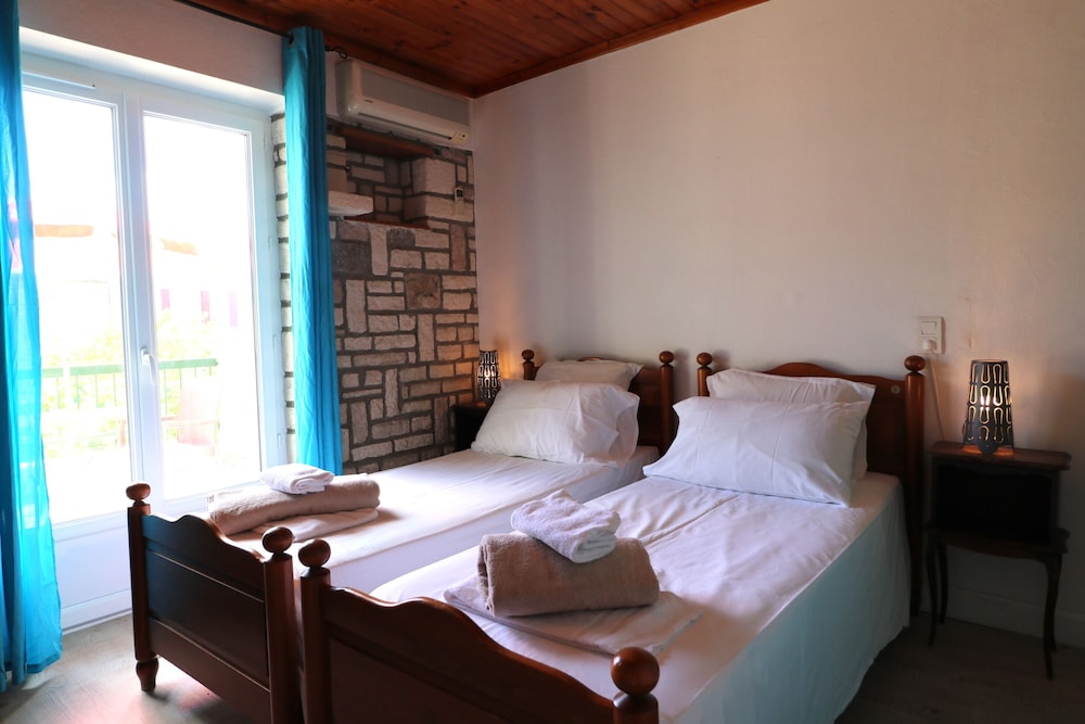 Basic Twin Room, Ensuite (South Facing)