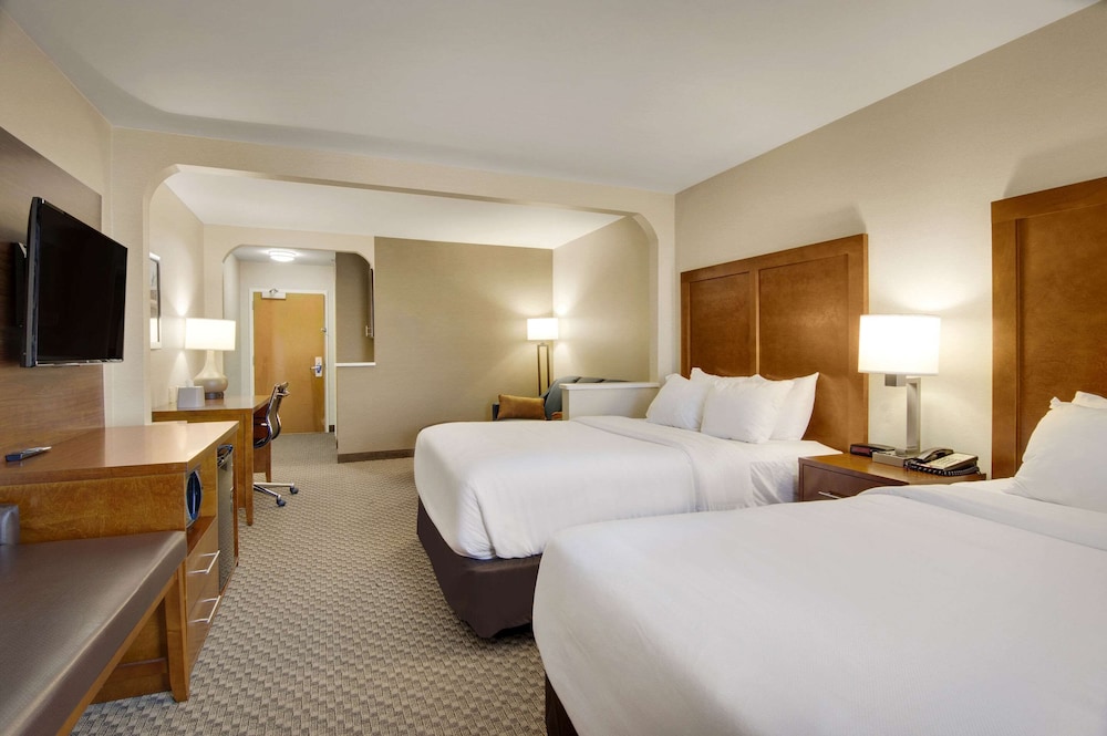 Suite, 2 Queen Beds, Non Smoking photo 3