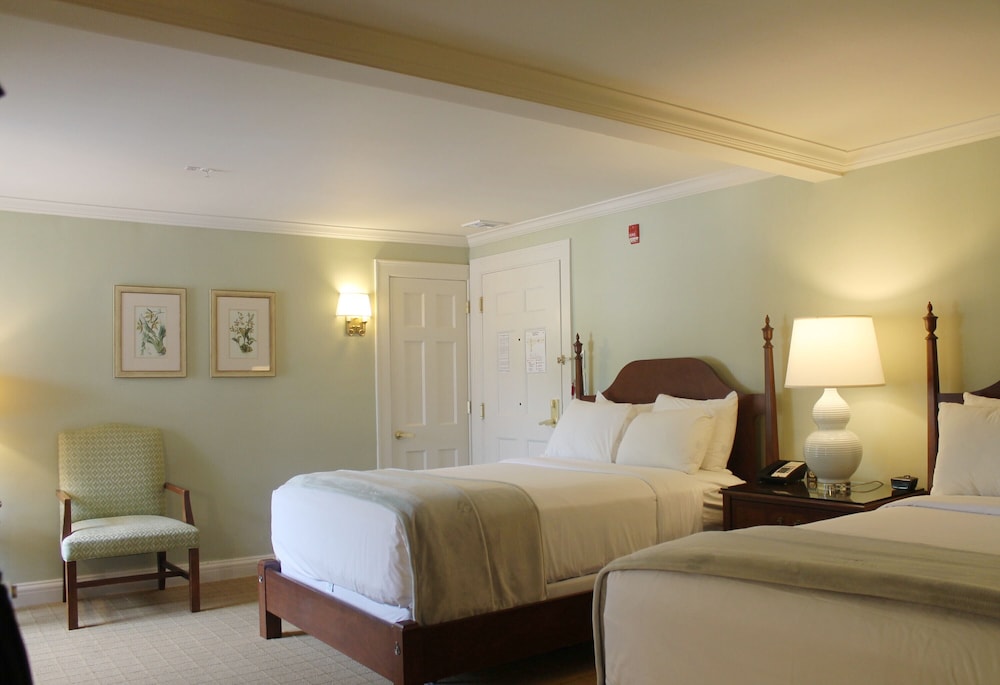 Deluxe Room, Multiple Beds (Sunroom & Twin Sofabed) photo 2