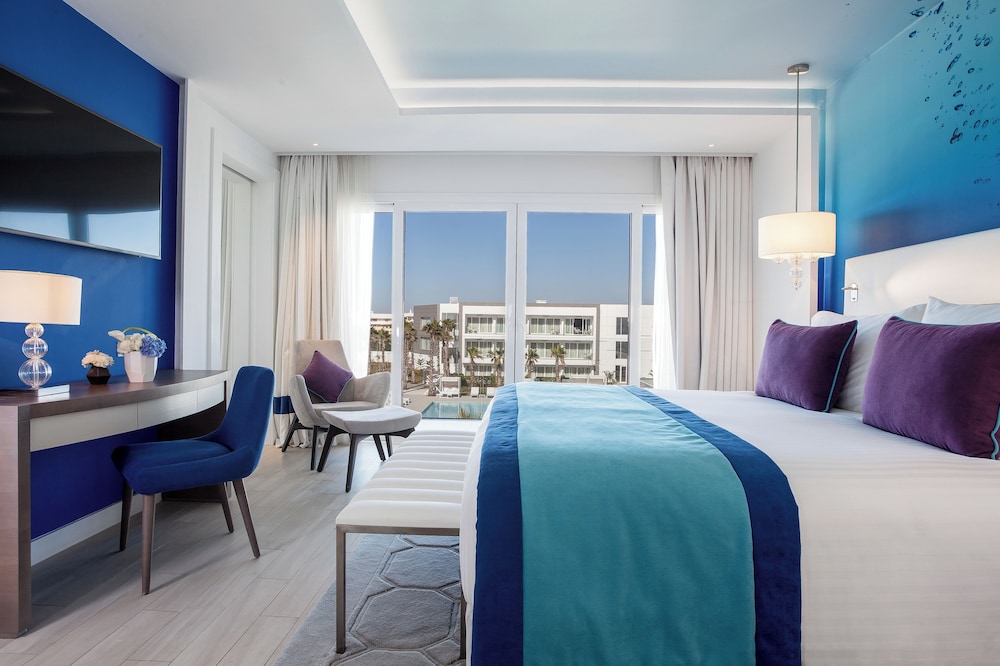 Deluxe Room with Twin Beds, Side Ocean View photo 3