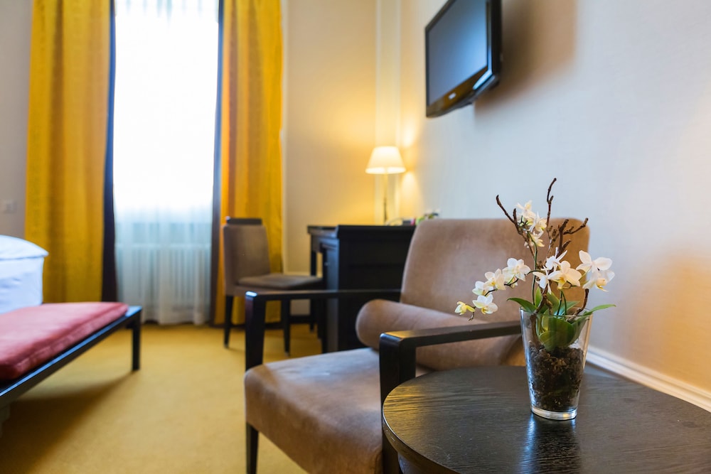 Deluxe Double or Twin Room, 1 Bedroom, Balcony - Photo 2