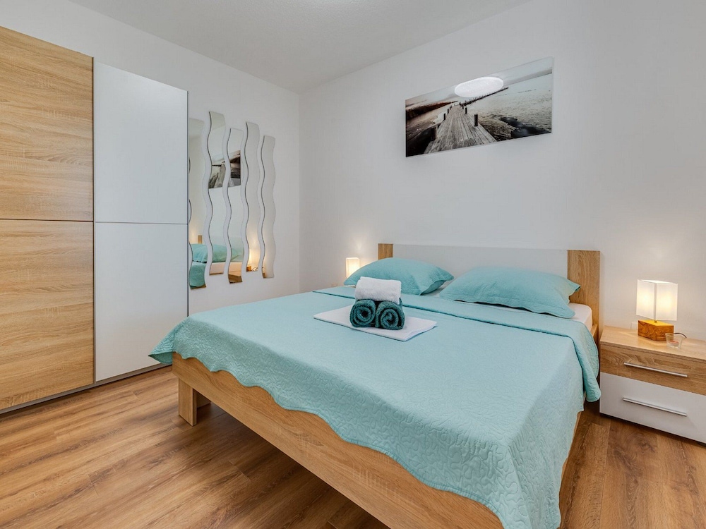 Apartment (Superior One Bedroom Apartment with T)