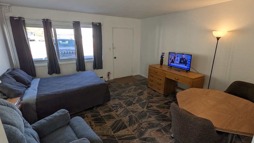 Standard Room, 1 Queen Bed, Kitchen photo 2