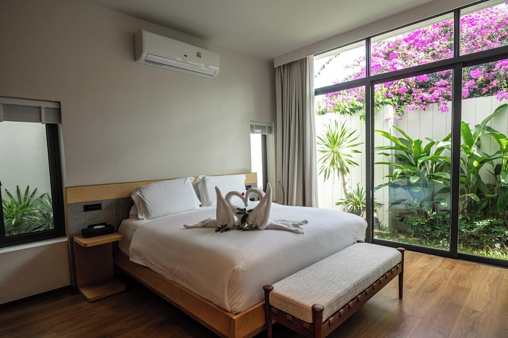 Luxury Four-Bedroom Pool Villa photo 3